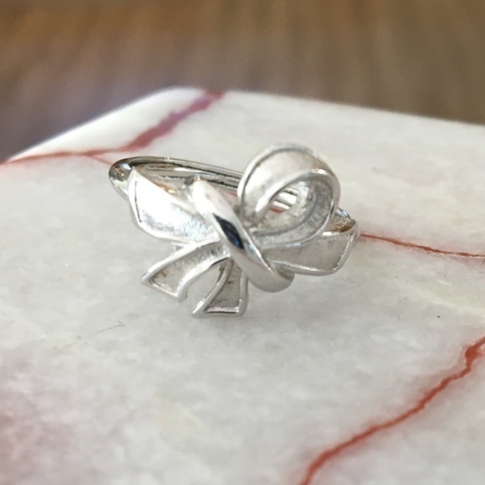 Avon Silver Bow Ring Silvertone Size 9